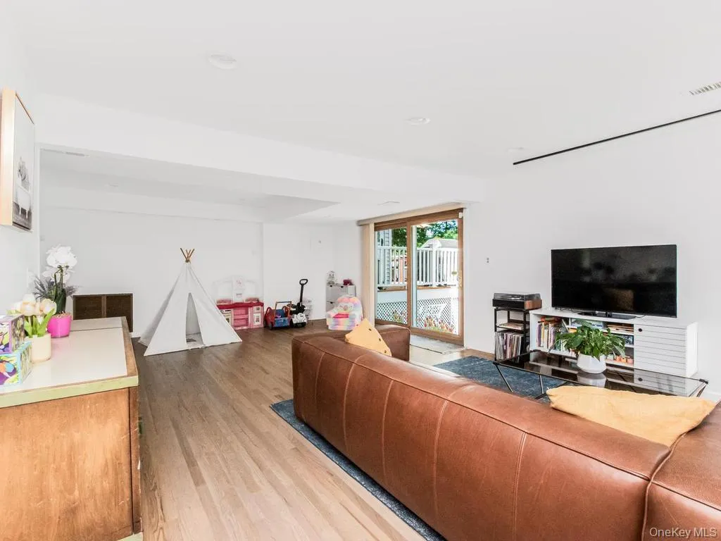 36 Balmoral Crescent, White Plains, NY, 4 Bedrooms Bedrooms, 7 Rooms Rooms,2 BathroomsBathrooms,Residential,For Rent,Balmoral,0,1005823 36 Balmoral Crescent, White Plains, NY, 4 Bedrooms Bedrooms, 7 Rooms Rooms,2 BathroomsBathrooms,Residential,For Rent,Balmoral,0,1005823