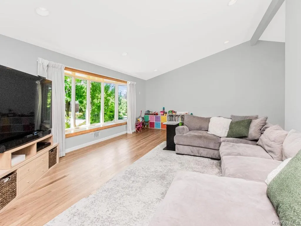 36 Balmoral Crescent, White Plains, NY, 4 Bedrooms Bedrooms, 7 Rooms Rooms,2 BathroomsBathrooms,Residential,For Rent,Balmoral,0,1005823 36 Balmoral Crescent, White Plains, NY, 4 Bedrooms Bedrooms, 7 Rooms Rooms,2 BathroomsBathrooms,Residential,For Rent,Balmoral,0,1005823