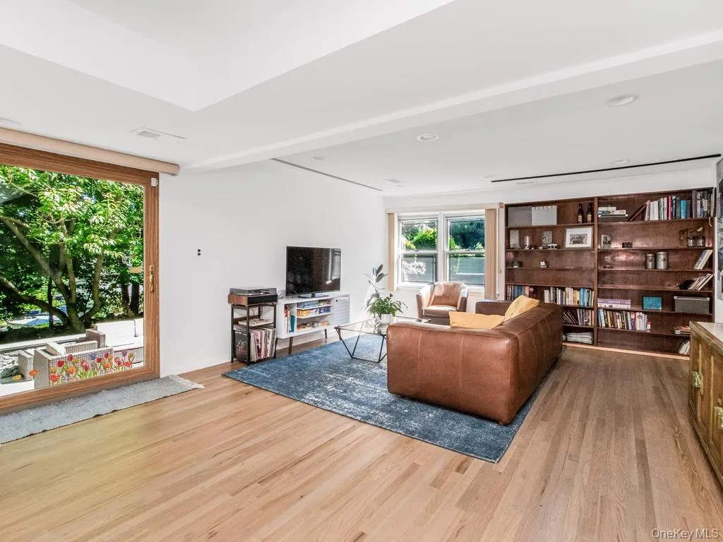 36 Balmoral Crescent, White Plains, NY, 4 Bedrooms Bedrooms, 7 Rooms Rooms,2 BathroomsBathrooms,Residential,For Rent,Balmoral,0,1005823 36 Balmoral Crescent, White Plains, NY, 4 Bedrooms Bedrooms, 7 Rooms Rooms,2 BathroomsBathrooms,Residential,For Rent,Balmoral,0,1005823
