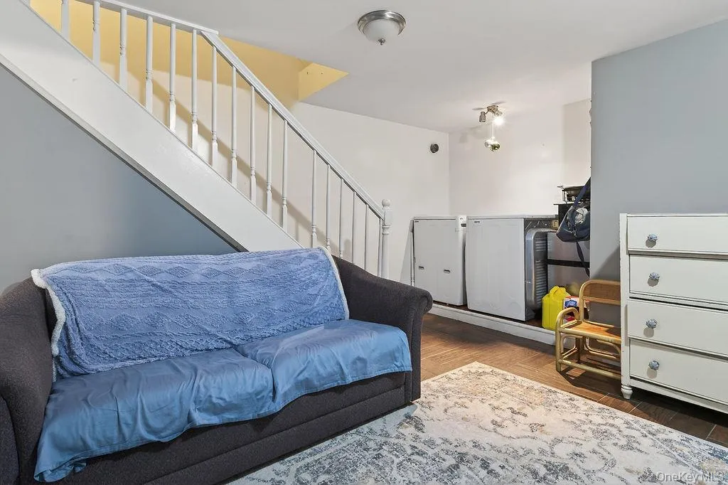 33 Mortimer Avenue, Greenburgh, NY, 4 Bedrooms Bedrooms, 10 Rooms Rooms,2 BathroomsBathrooms,Residential,For Rent,Mortimer,0,1005826 33 Mortimer Avenue, Greenburgh, NY, 4 Bedrooms Bedrooms, 10 Rooms Rooms,2 BathroomsBathrooms,Residential,For Rent,Mortimer,0,1005826