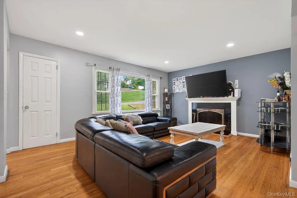 33 Mortimer Avenue, Greenburgh, NY, 4 Bedrooms Bedrooms, 10 Rooms Rooms,2 BathroomsBathrooms,Residential,For Rent,Mortimer,0,1005826 33 Mortimer Avenue, Greenburgh, NY, 4 Bedrooms Bedrooms, 10 Rooms Rooms,2 BathroomsBathrooms,Residential,For Rent,Mortimer,0,1005826
