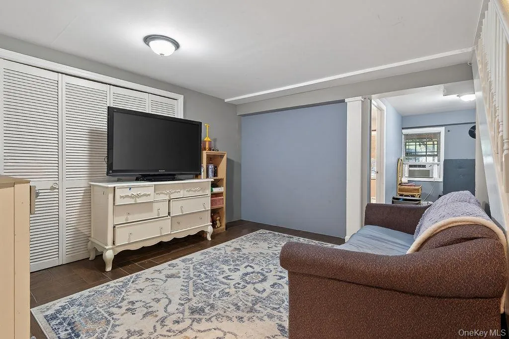 33 Mortimer Avenue, Greenburgh, NY, 4 Bedrooms Bedrooms, 10 Rooms Rooms,2 BathroomsBathrooms,Residential,For Rent,Mortimer,0,1005826 33 Mortimer Avenue, Greenburgh, NY, 4 Bedrooms Bedrooms, 10 Rooms Rooms,2 BathroomsBathrooms,Residential,For Rent,Mortimer,0,1005826
