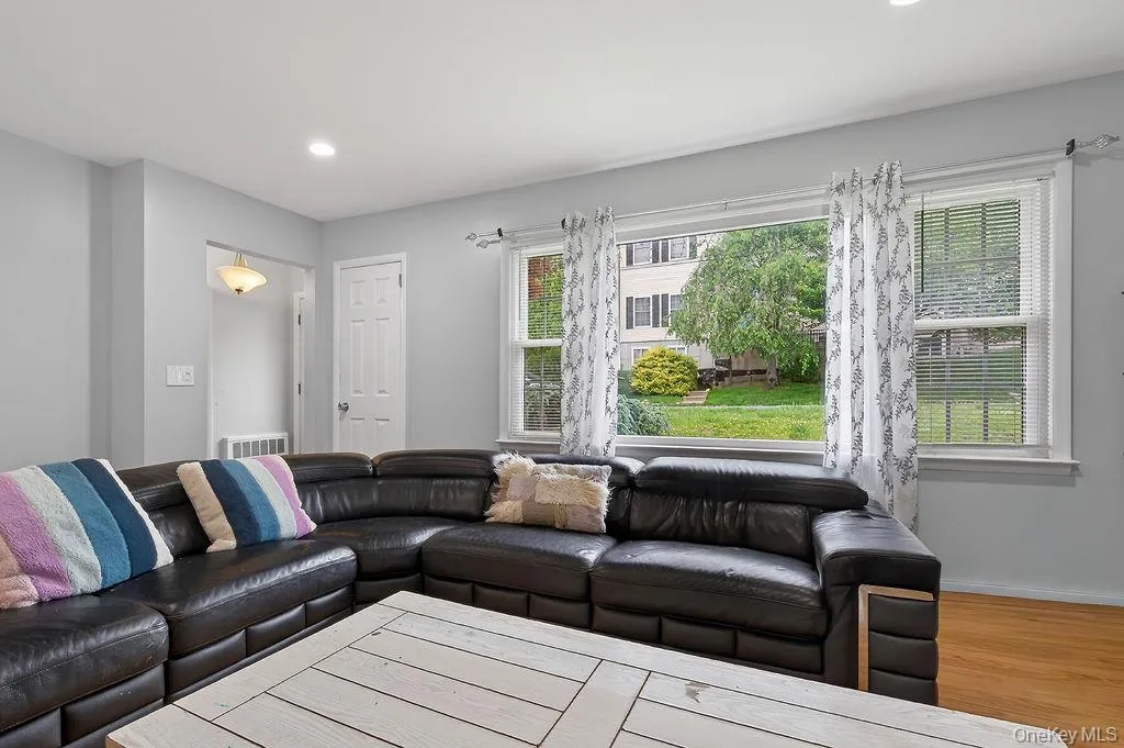 33 Mortimer Avenue, Greenburgh, NY, 4 Bedrooms Bedrooms, 10 Rooms Rooms,2 BathroomsBathrooms,Residential,For Rent,Mortimer,0,1005826 33 Mortimer Avenue, Greenburgh, NY, 4 Bedrooms Bedrooms, 10 Rooms Rooms,2 BathroomsBathrooms,Residential,For Rent,Mortimer,0,1005826