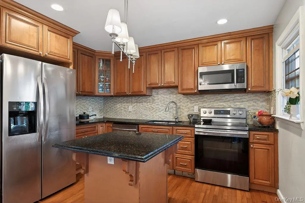 33 Mortimer Avenue, Greenburgh, NY, 4 Bedrooms Bedrooms, 10 Rooms Rooms,2 BathroomsBathrooms,Residential,For Rent,Mortimer,0,1005826 33 Mortimer Avenue, Greenburgh, NY, 4 Bedrooms Bedrooms, 10 Rooms Rooms,2 BathroomsBathrooms,Residential,For Rent,Mortimer,0,1005826