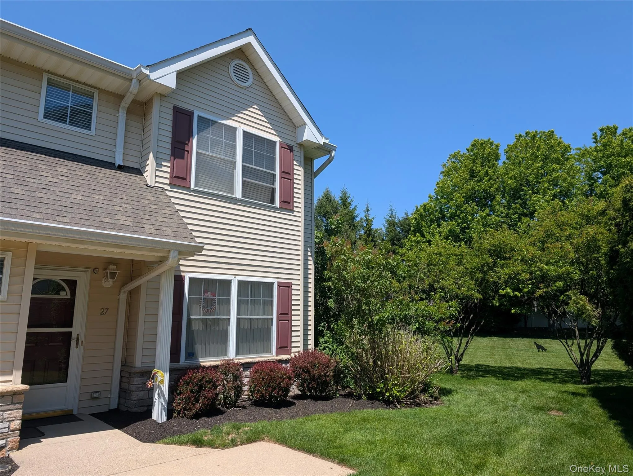 Corner Condo With Side and Back Yard Corner Condo With Side and Back Yard