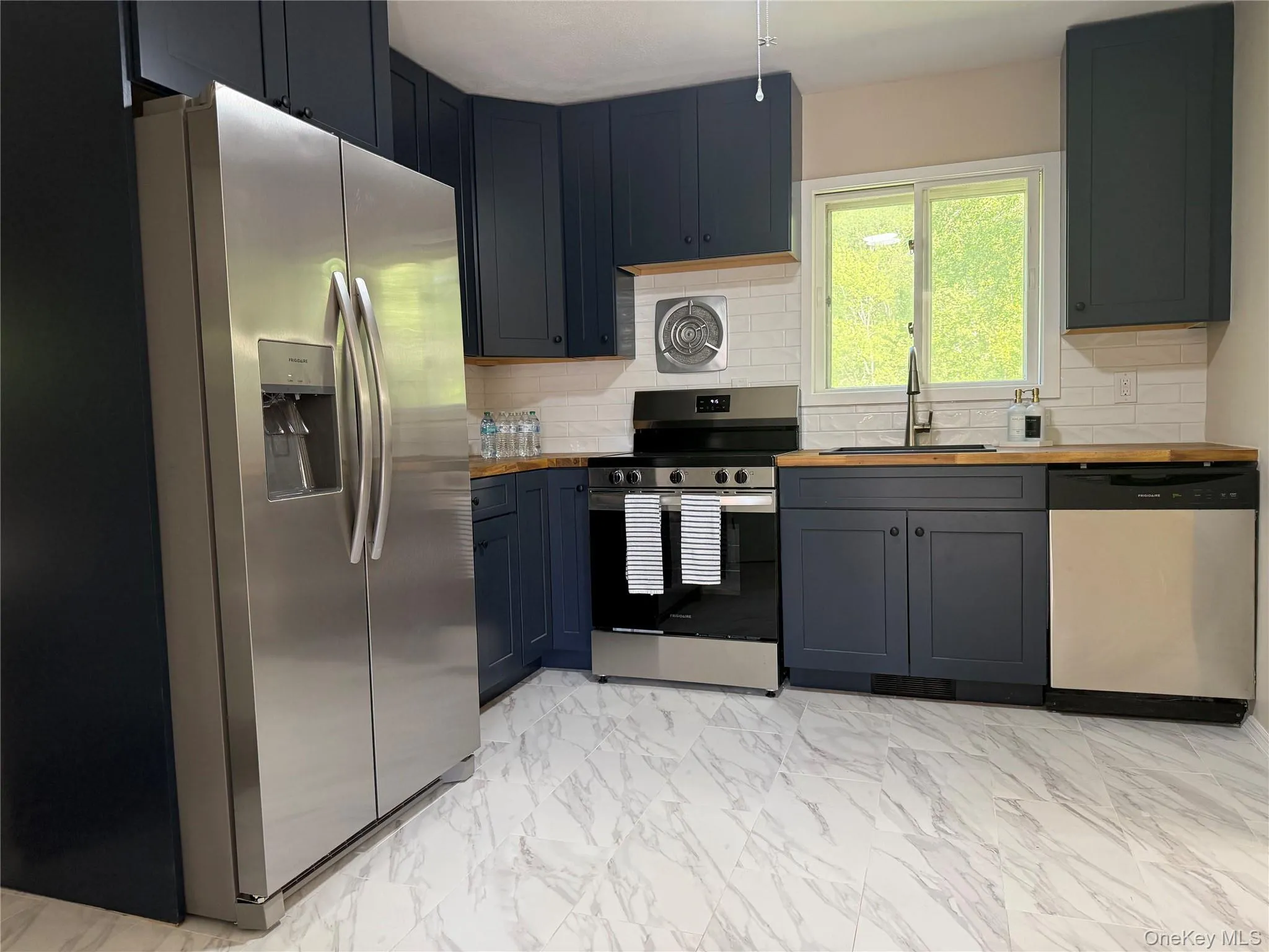 25 Gilbert Drive, Hyde Park, NY, 3 Bedrooms Bedrooms, 6 Rooms Rooms,1 BathroomBathrooms,Residential,For Rent,Gilbert,0,1005831 25 Gilbert Drive, Hyde Park, NY, 3 Bedrooms Bedrooms, 6 Rooms Rooms,1 BathroomBathrooms,Residential,For Rent,Gilbert,0,1005831