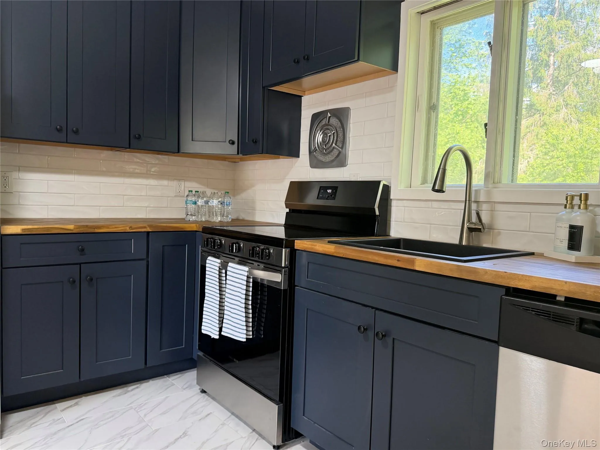 25 Gilbert Drive, Hyde Park, NY, 3 Bedrooms Bedrooms, 6 Rooms Rooms,1 BathroomBathrooms,Residential,For Rent,Gilbert,0,1005831 25 Gilbert Drive, Hyde Park, NY, 3 Bedrooms Bedrooms, 6 Rooms Rooms,1 BathroomBathrooms,Residential,For Rent,Gilbert,0,1005831