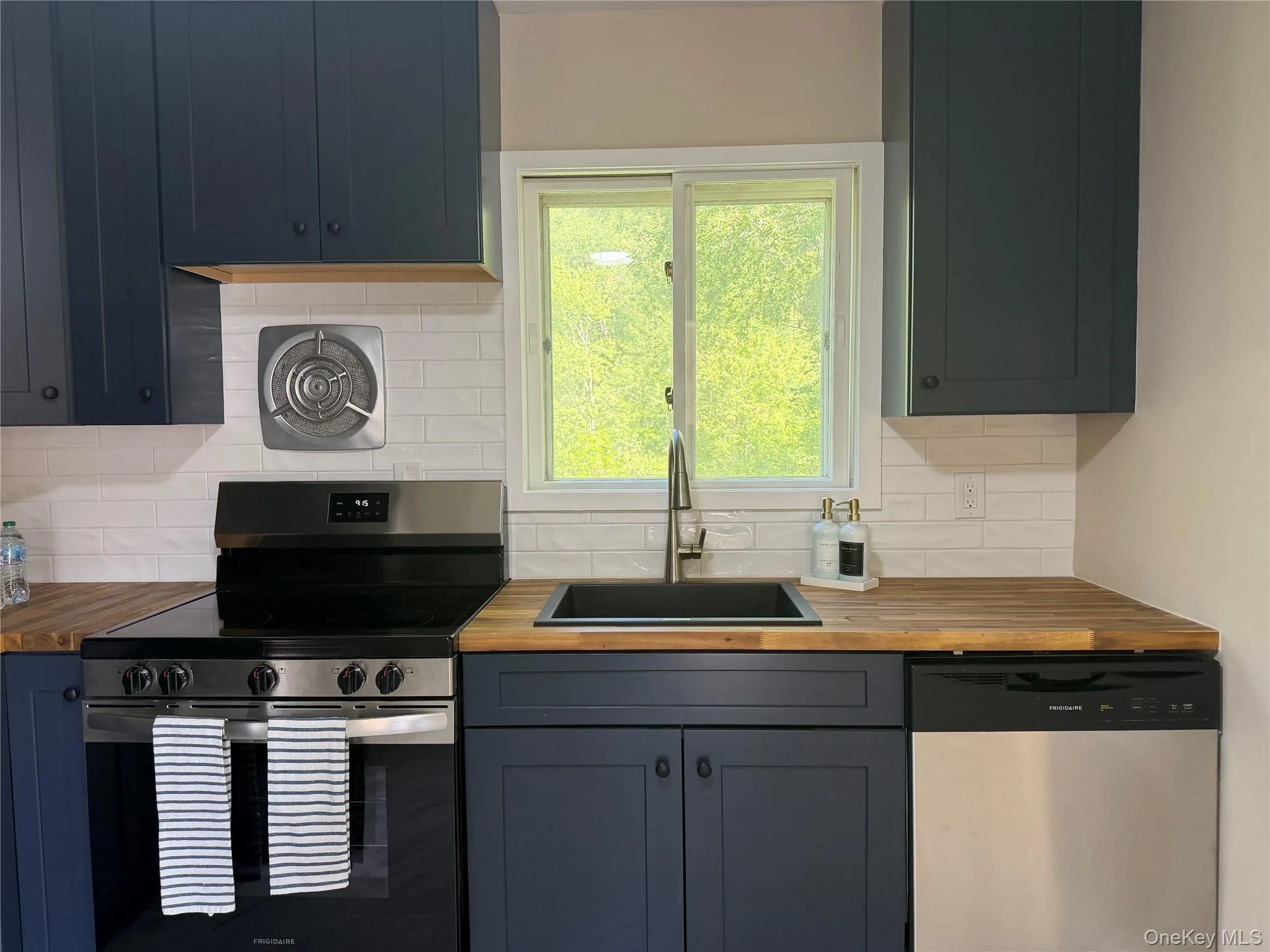 25 Gilbert Drive, Hyde Park, NY, 3 Bedrooms Bedrooms, 6 Rooms Rooms,1 BathroomBathrooms,Residential,For Rent,Gilbert,0,1005831 25 Gilbert Drive, Hyde Park, NY, 3 Bedrooms Bedrooms, 6 Rooms Rooms,1 BathroomBathrooms,Residential,For Rent,Gilbert,0,1005831
