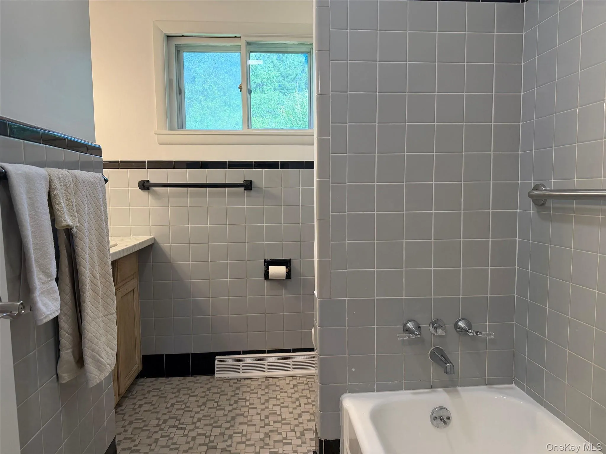 25 Gilbert Drive, Hyde Park, NY, 3 Bedrooms Bedrooms, 6 Rooms Rooms,1 BathroomBathrooms,Residential,For Rent,Gilbert,0,1005831 25 Gilbert Drive, Hyde Park, NY, 3 Bedrooms Bedrooms, 6 Rooms Rooms,1 BathroomBathrooms,Residential,For Rent,Gilbert,0,1005831