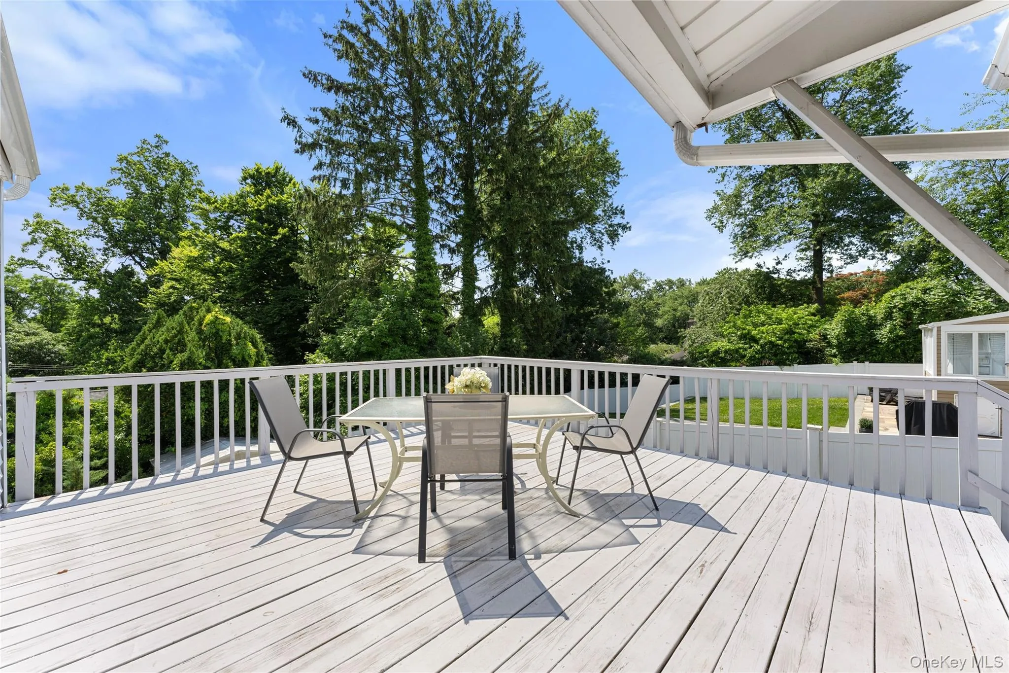 Spacious deck Spacious deck
