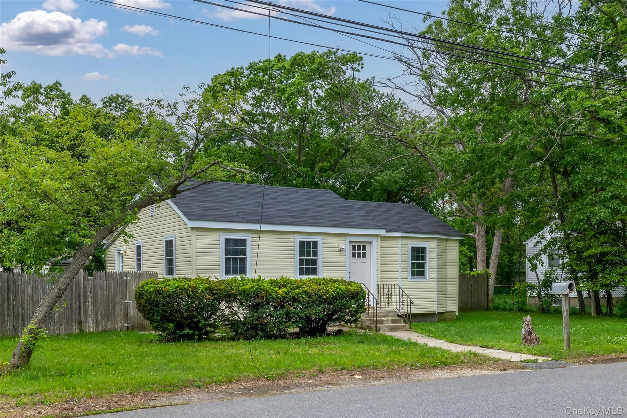47 Lake Drive, Babylon, NY, 3 Bedrooms Bedrooms, 6 Rooms Rooms,1 BathroomBathrooms,Residential,For Rent,Lake,0,1005846 47 Lake Drive, Babylon, NY, 3 Bedrooms Bedrooms, 6 Rooms Rooms,1 BathroomBathrooms,Residential,For Rent,Lake,0,1005846