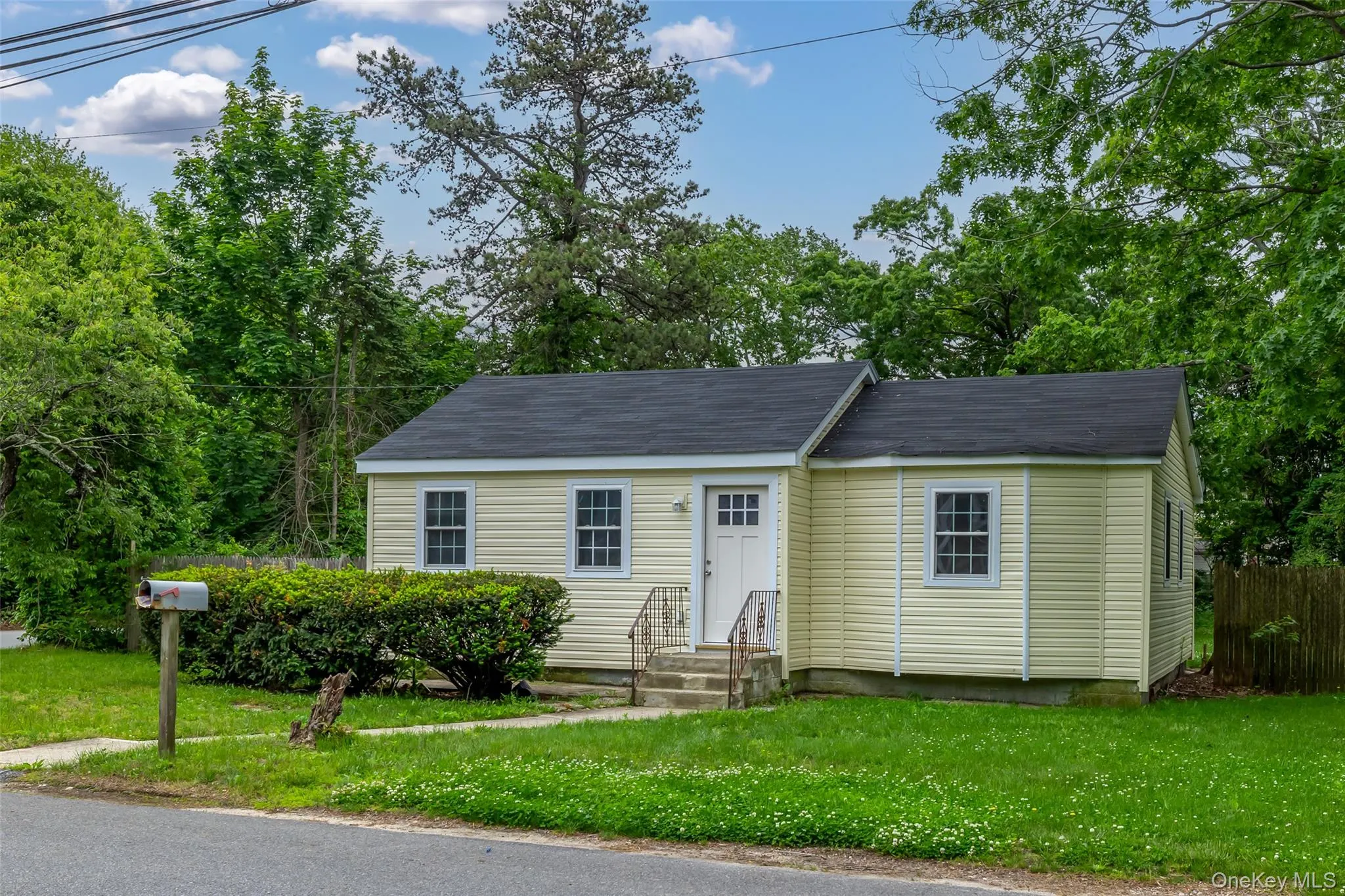 47 Lake Drive, Babylon, NY, 3 Bedrooms Bedrooms, 6 Rooms Rooms,1 BathroomBathrooms,Residential,For Rent,Lake,0,1005846 47 Lake Drive, Babylon, NY, 3 Bedrooms Bedrooms, 6 Rooms Rooms,1 BathroomBathrooms,Residential,For Rent,Lake,0,1005846