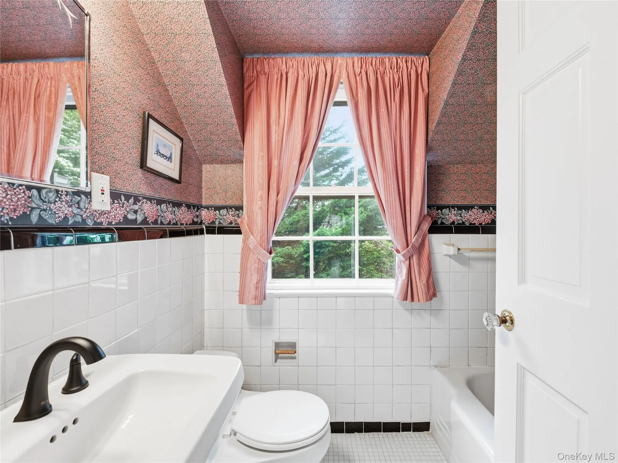 61 Mason Drive, North Hempstead, NY, 4 Bedrooms Bedrooms, 11 Rooms Rooms,3 BathroomsBathrooms,Residential,For Rent,Mason,0,1005851 61 Mason Drive, North Hempstead, NY, 4 Bedrooms Bedrooms, 11 Rooms Rooms,3 BathroomsBathrooms,Residential,For Rent,Mason,0,1005851