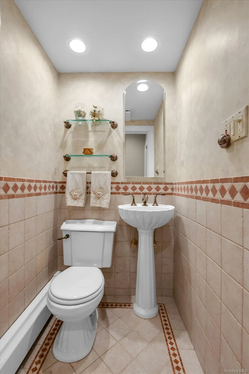 74 Litchfield Road, North Hempstead, NY, 5 Bedrooms Bedrooms, 9 Rooms Rooms,3 BathroomsBathrooms,Residential,For Rent,Litchfield,0,1005857 74 Litchfield Road, North Hempstead, NY, 5 Bedrooms Bedrooms, 9 Rooms Rooms,3 BathroomsBathrooms,Residential,For Rent,Litchfield,0,1005857