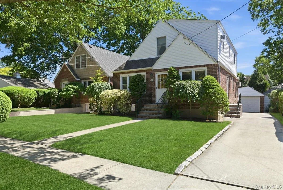 154 Cypress Street, Hempstead, NY, 3 Bedrooms Bedrooms, 7 Rooms Rooms,2 BathroomsBathrooms,Residential,For Rent,Cypress,0,1005866 154 Cypress Street, Hempstead, NY, 3 Bedrooms Bedrooms, 7 Rooms Rooms,2 BathroomsBathrooms,Residential,For Rent,Cypress,0,1005866