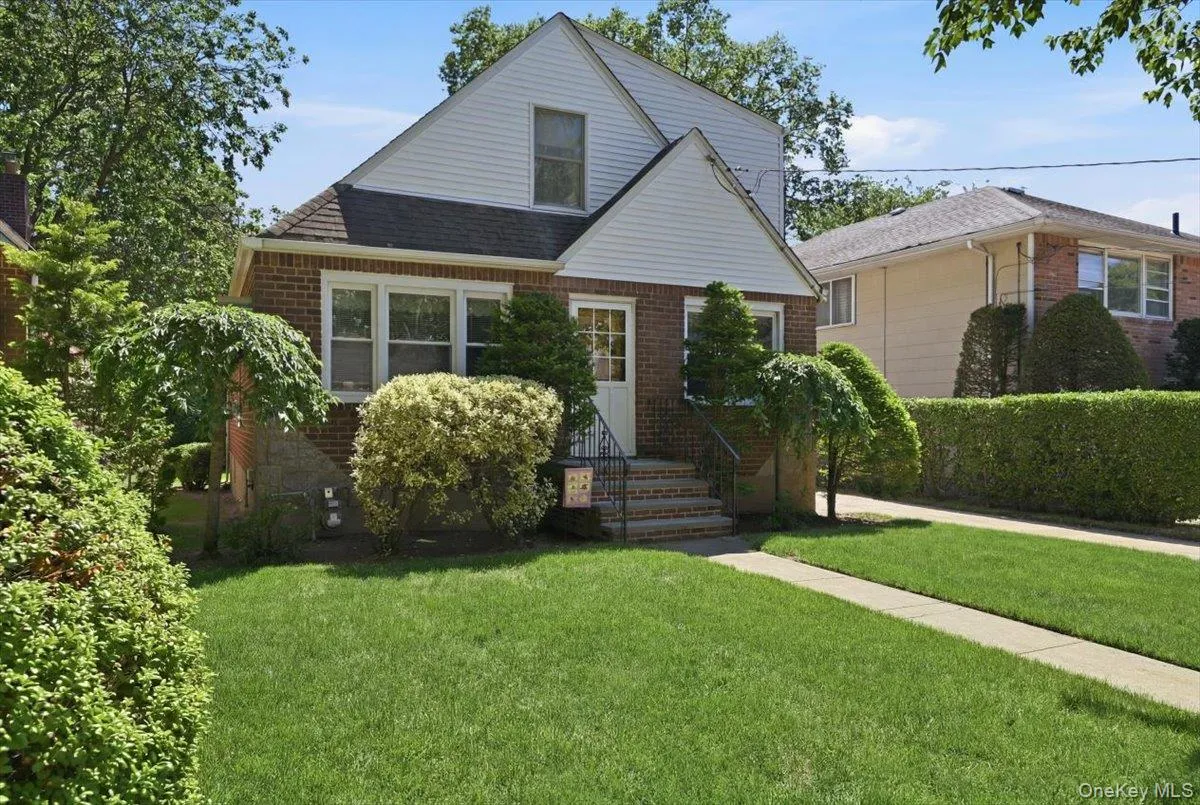 154 Cypress Street, Hempstead, NY, 3 Bedrooms Bedrooms, 7 Rooms Rooms,2 BathroomsBathrooms,Residential,For Rent,Cypress,0,1005866 154 Cypress Street, Hempstead, NY, 3 Bedrooms Bedrooms, 7 Rooms Rooms,2 BathroomsBathrooms,Residential,For Rent,Cypress,0,1005866