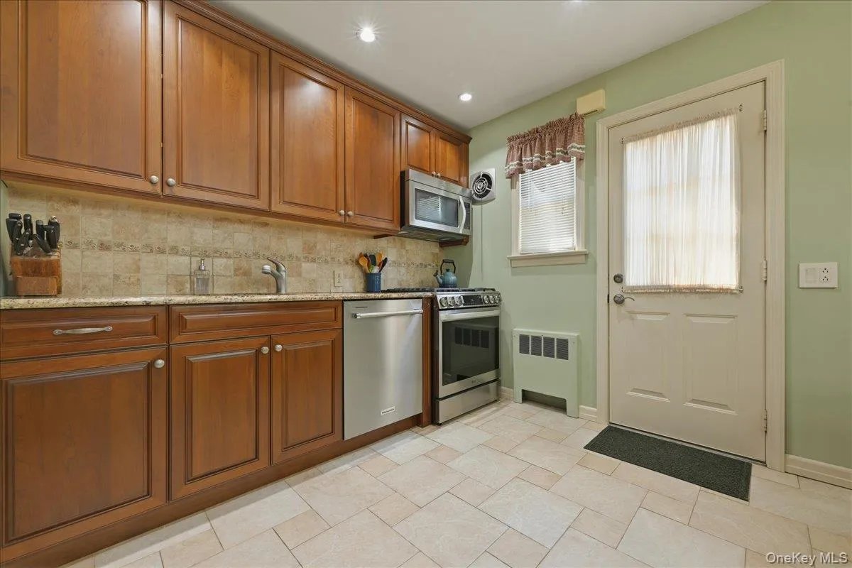 154 Cypress Street, Hempstead, NY, 3 Bedrooms Bedrooms, 7 Rooms Rooms,2 BathroomsBathrooms,Residential,For Rent,Cypress,0,1005866 154 Cypress Street, Hempstead, NY, 3 Bedrooms Bedrooms, 7 Rooms Rooms,2 BathroomsBathrooms,Residential,For Rent,Cypress,0,1005866