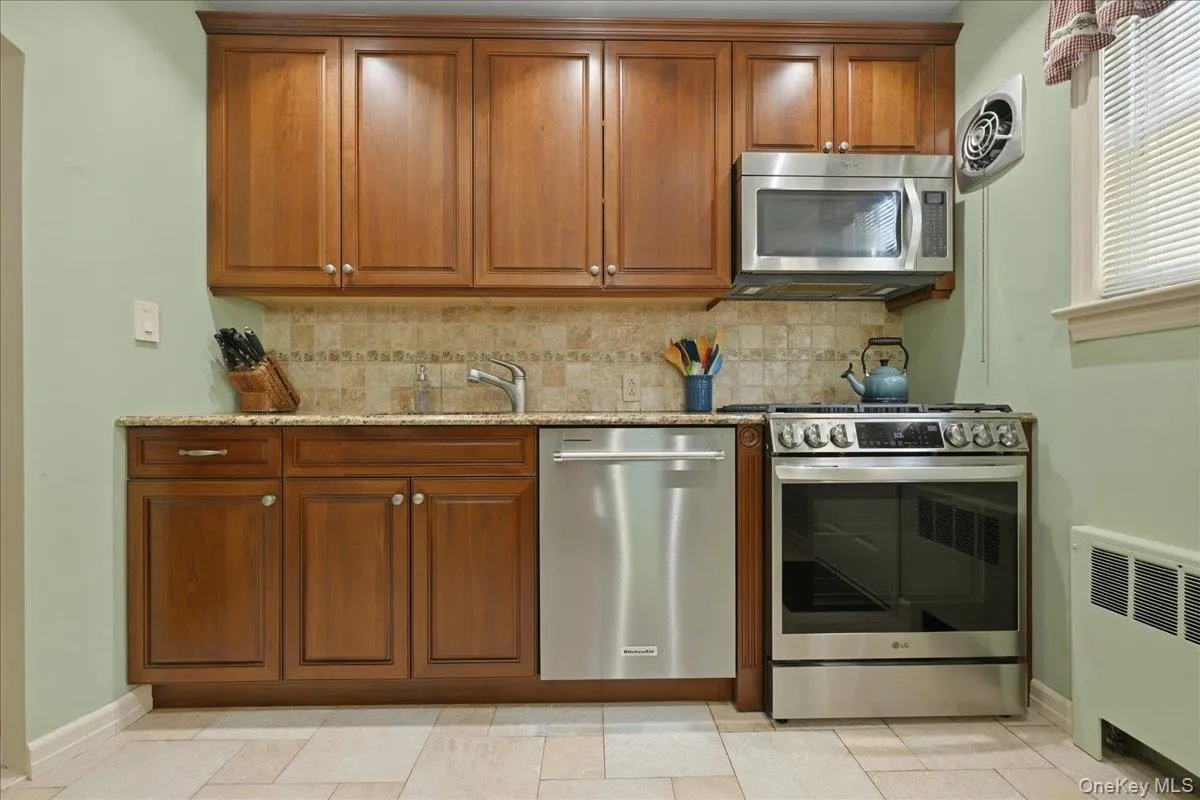 154 Cypress Street, Hempstead, NY, 3 Bedrooms Bedrooms, 7 Rooms Rooms,2 BathroomsBathrooms,Residential,For Rent,Cypress,0,1005866 154 Cypress Street, Hempstead, NY, 3 Bedrooms Bedrooms, 7 Rooms Rooms,2 BathroomsBathrooms,Residential,For Rent,Cypress,0,1005866