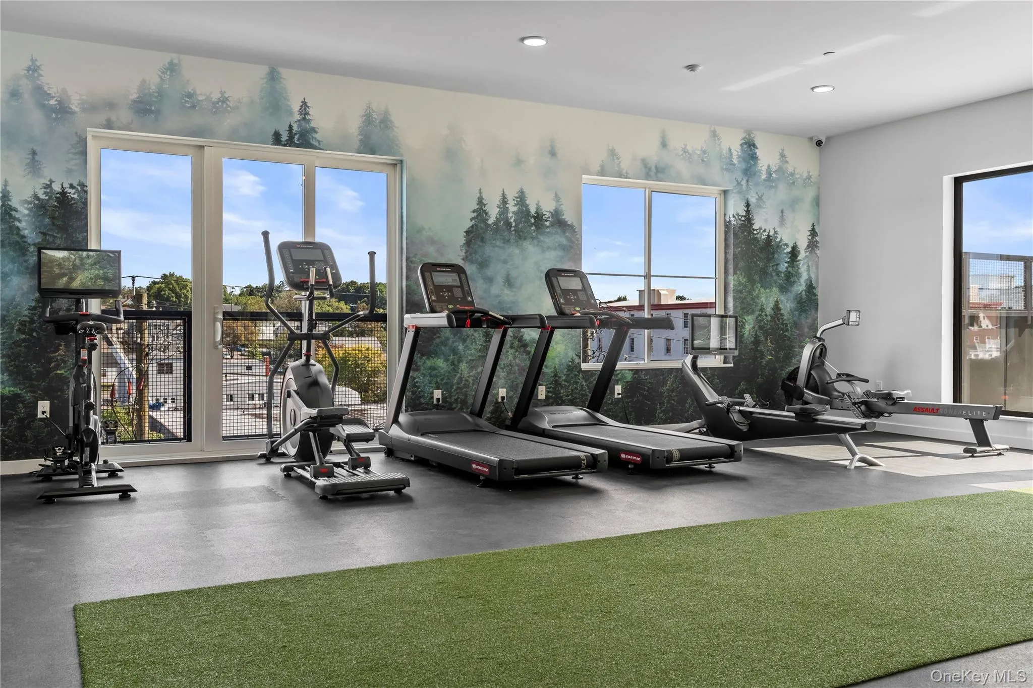 Fitness Studio with Virtual Training Fitness Studio with Virtual Training