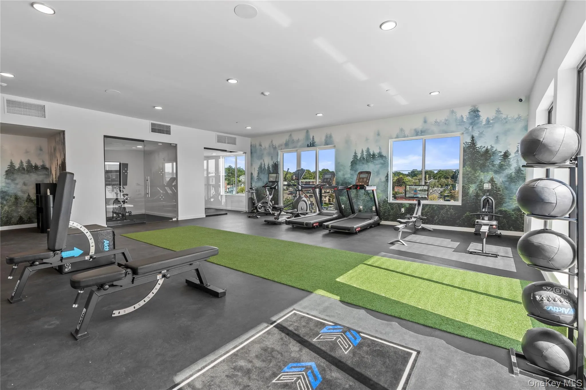 Fitness Studio with Virtual Training Fitness Studio with Virtual Training