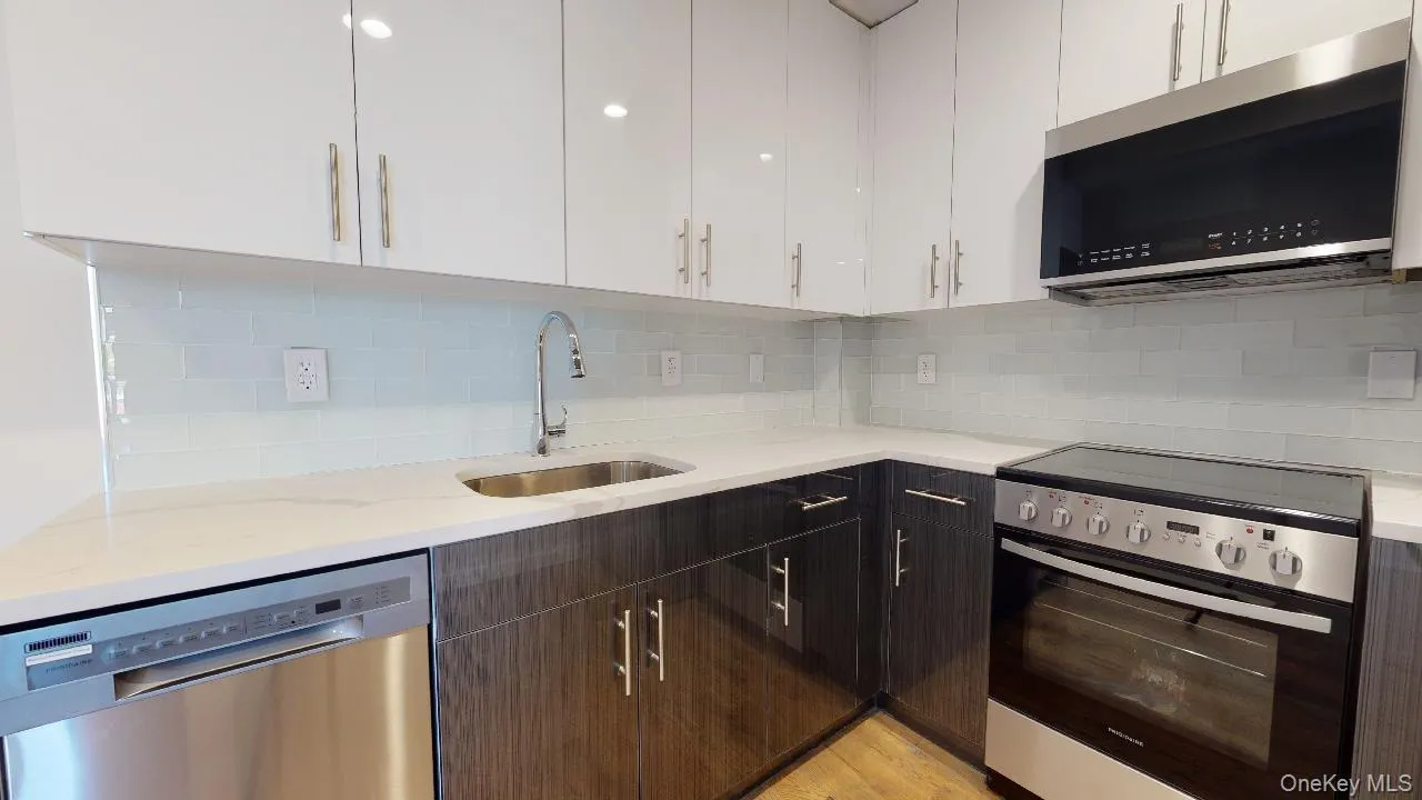 138-28 Queens Boulevard, New York, NY, 1 Bedroom Bedrooms, 3 Rooms Rooms,1 BathroomBathrooms,Residential Lease,For Rent,Queens,0,1005879 138-28 Queens Boulevard, New York, NY, 1 Bedroom Bedrooms, 3 Rooms Rooms,1 BathroomBathrooms,Residential Lease,For Rent,Queens,0,1005879
