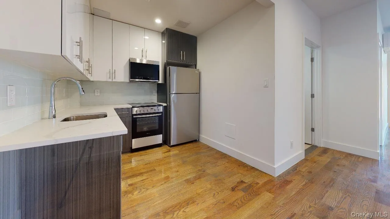 138-28 Queens Boulevard, New York, NY, 1 Bedroom Bedrooms, 3 Rooms Rooms,1 BathroomBathrooms,Residential Lease,For Rent,Queens,0,1005879 138-28 Queens Boulevard, New York, NY, 1 Bedroom Bedrooms, 3 Rooms Rooms,1 BathroomBathrooms,Residential Lease,For Rent,Queens,0,1005879