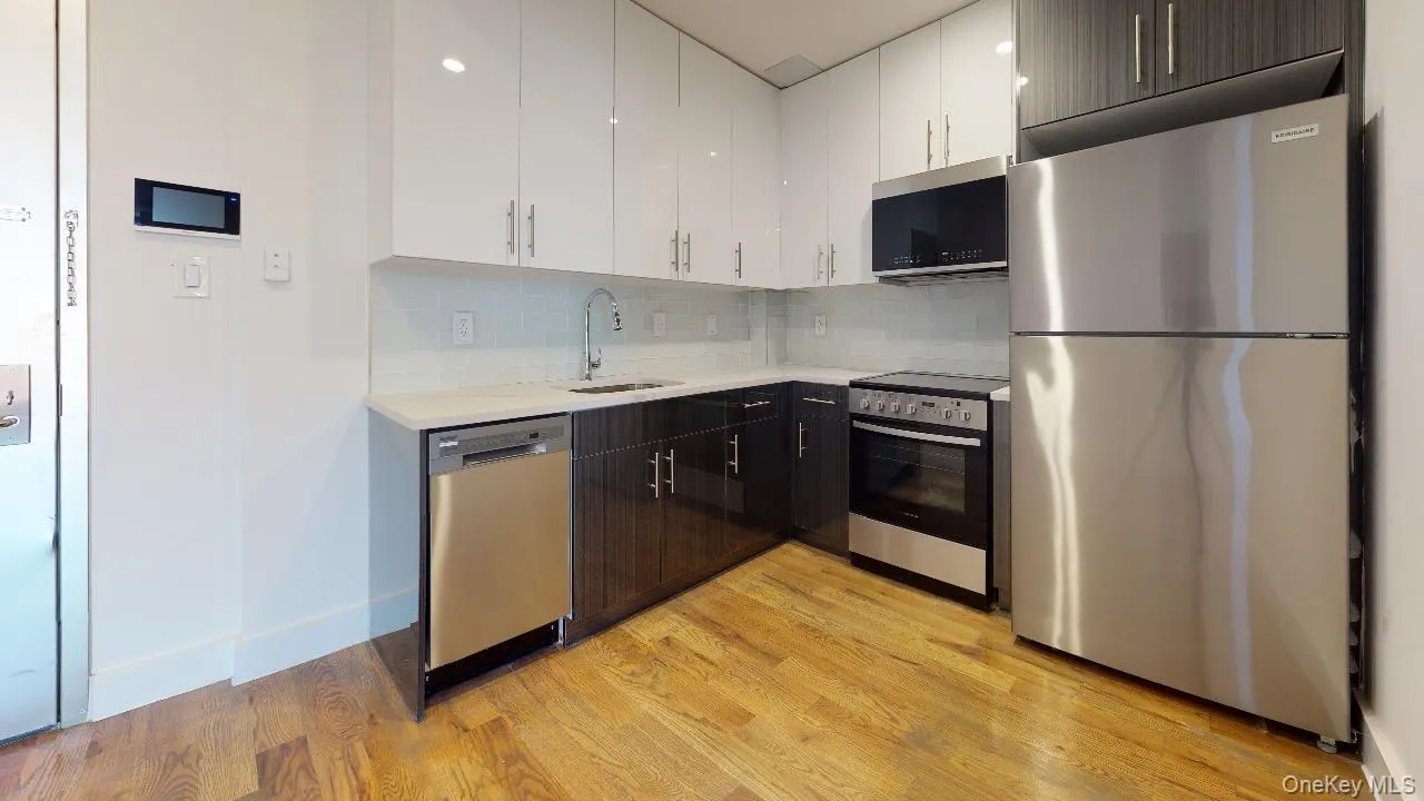 138-28 Queens Boulevard, New York, NY, 1 Bedroom Bedrooms, 3 Rooms Rooms,1 BathroomBathrooms,Residential Lease,For Rent,Queens,0,1005879 138-28 Queens Boulevard, New York, NY, 1 Bedroom Bedrooms, 3 Rooms Rooms,1 BathroomBathrooms,Residential Lease,For Rent,Queens,0,1005879