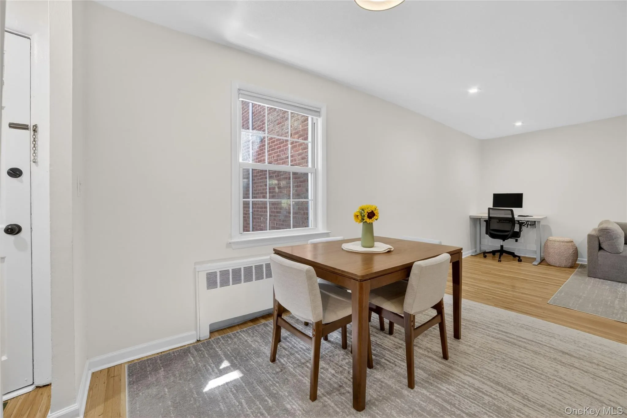 Dining Area Features: Window Seat Dining, Accommodations for 6+ People Dining Area Features: Window Seat Dining, Accommodations for 6+ People
