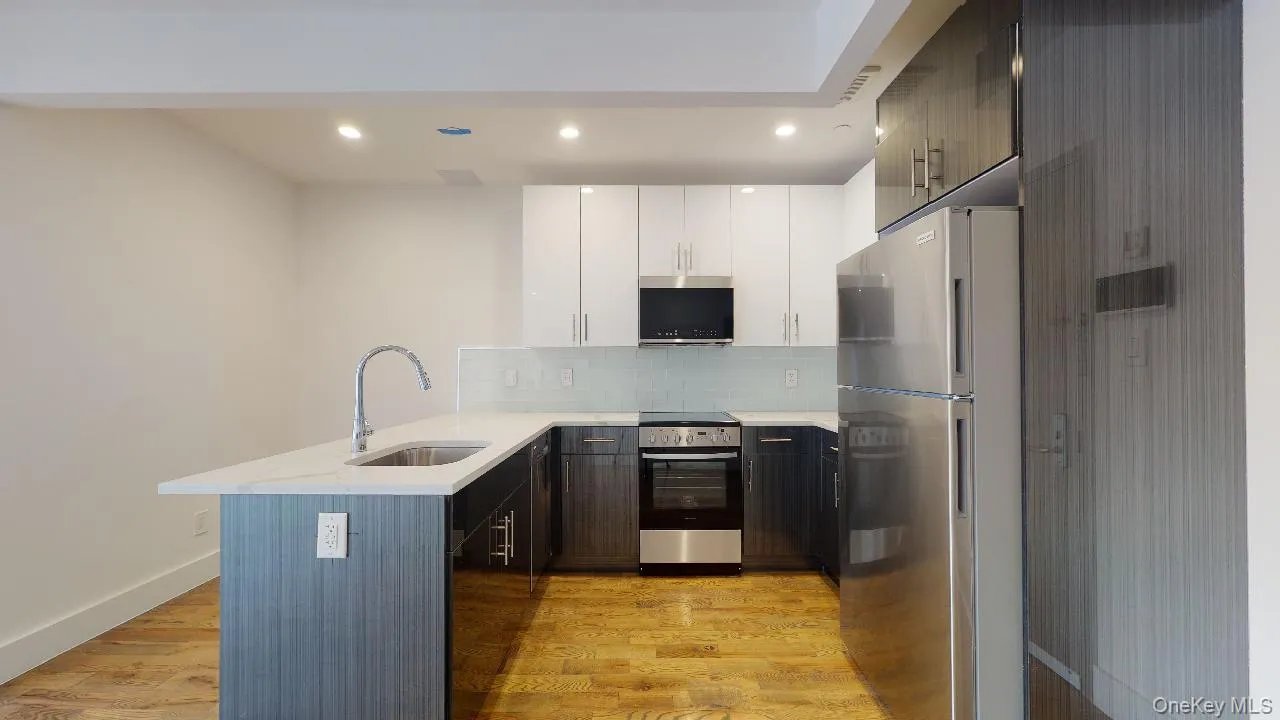 138-28 Queens Boulevard, New York, NY, 2 Bedrooms Bedrooms, 4 Rooms Rooms,1 BathroomBathrooms,Residential Lease,For Rent,Queens,0,1005892 138-28 Queens Boulevard, New York, NY, 2 Bedrooms Bedrooms, 4 Rooms Rooms,1 BathroomBathrooms,Residential Lease,For Rent,Queens,0,1005892