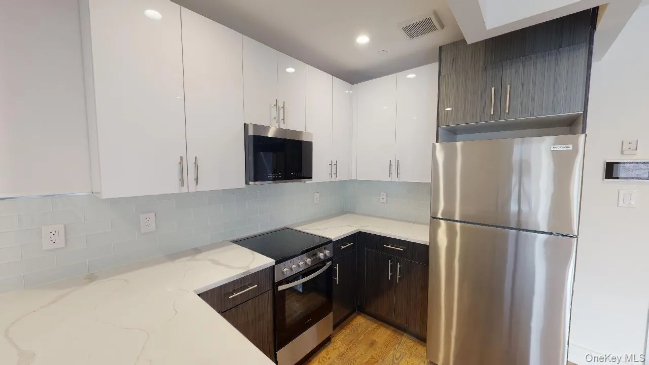 138-28 Queens Boulevard, New York, NY, 2 Bedrooms Bedrooms, 4 Rooms Rooms,1 BathroomBathrooms,Residential Lease,For Rent,Queens,0,1005892 138-28 Queens Boulevard, New York, NY, 2 Bedrooms Bedrooms, 4 Rooms Rooms,1 BathroomBathrooms,Residential Lease,For Rent,Queens,0,1005892