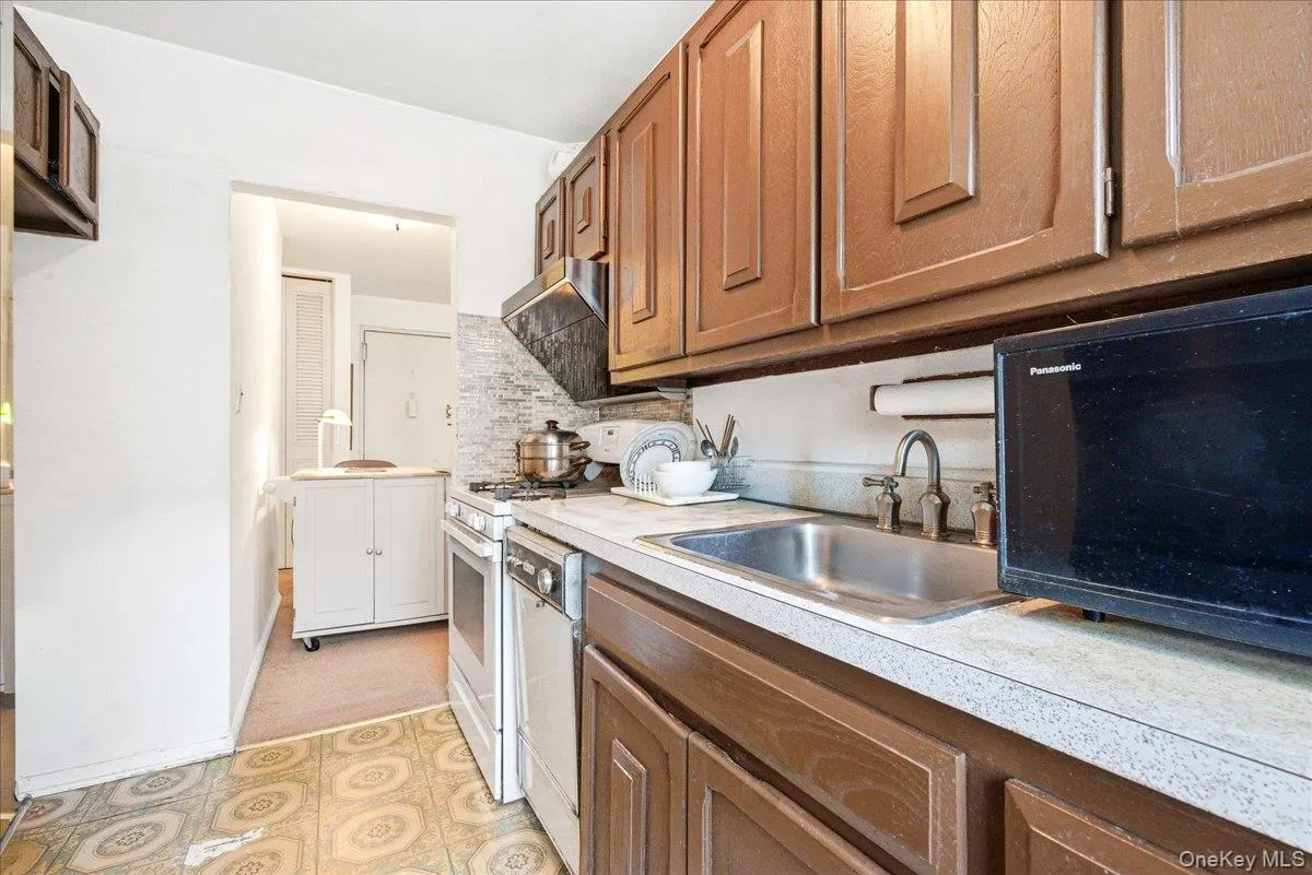 68-15 Selfridge Street, New York, NY, 1 Bedroom Bedrooms, 4 Rooms Rooms,1 BathroomBathrooms,Residential,For Rent,Selfridge,0,1005908 68-15 Selfridge Street, New York, NY, 1 Bedroom Bedrooms, 4 Rooms Rooms,1 BathroomBathrooms,Residential,For Rent,Selfridge,0,1005908