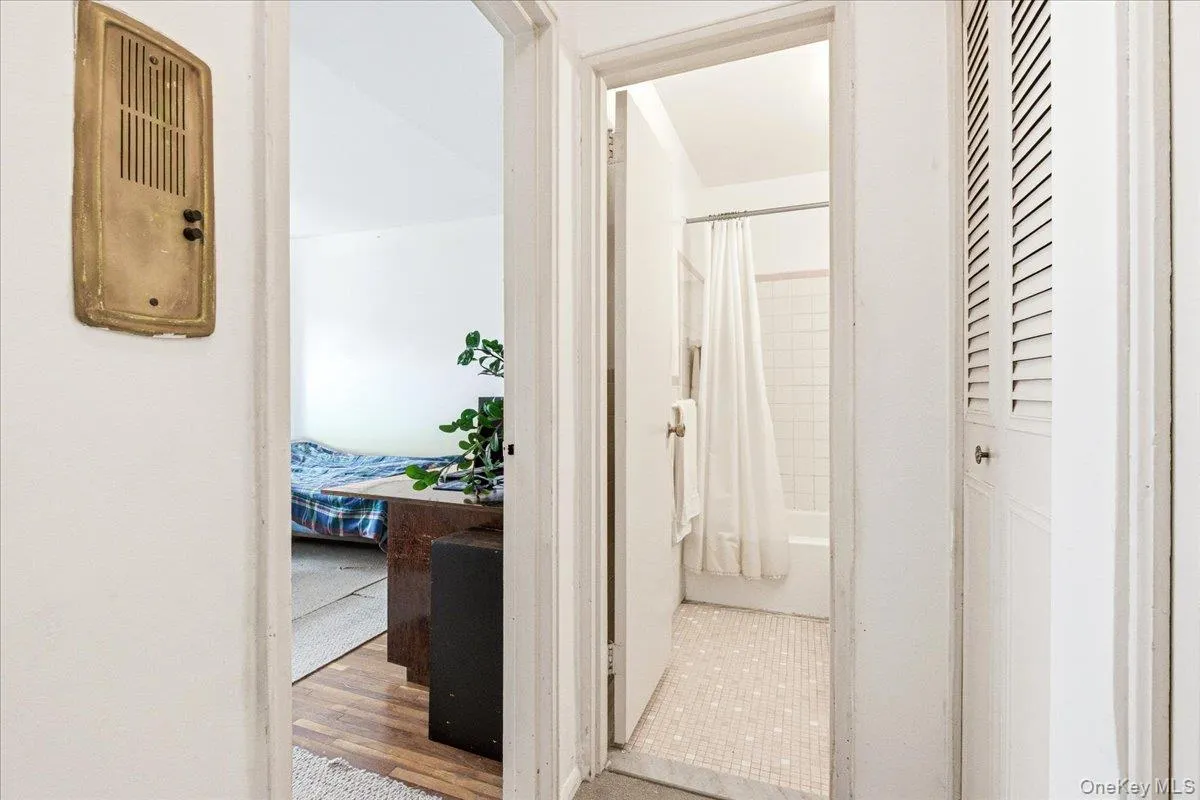 68-15 Selfridge Street, New York, NY, 1 Bedroom Bedrooms, 4 Rooms Rooms,1 BathroomBathrooms,Residential,For Rent,Selfridge,0,1005908 68-15 Selfridge Street, New York, NY, 1 Bedroom Bedrooms, 4 Rooms Rooms,1 BathroomBathrooms,Residential,For Rent,Selfridge,0,1005908