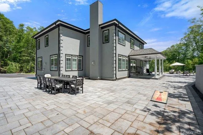 Entertainer's Oversized Rear Patio Entertainer's Oversized Rear Patio