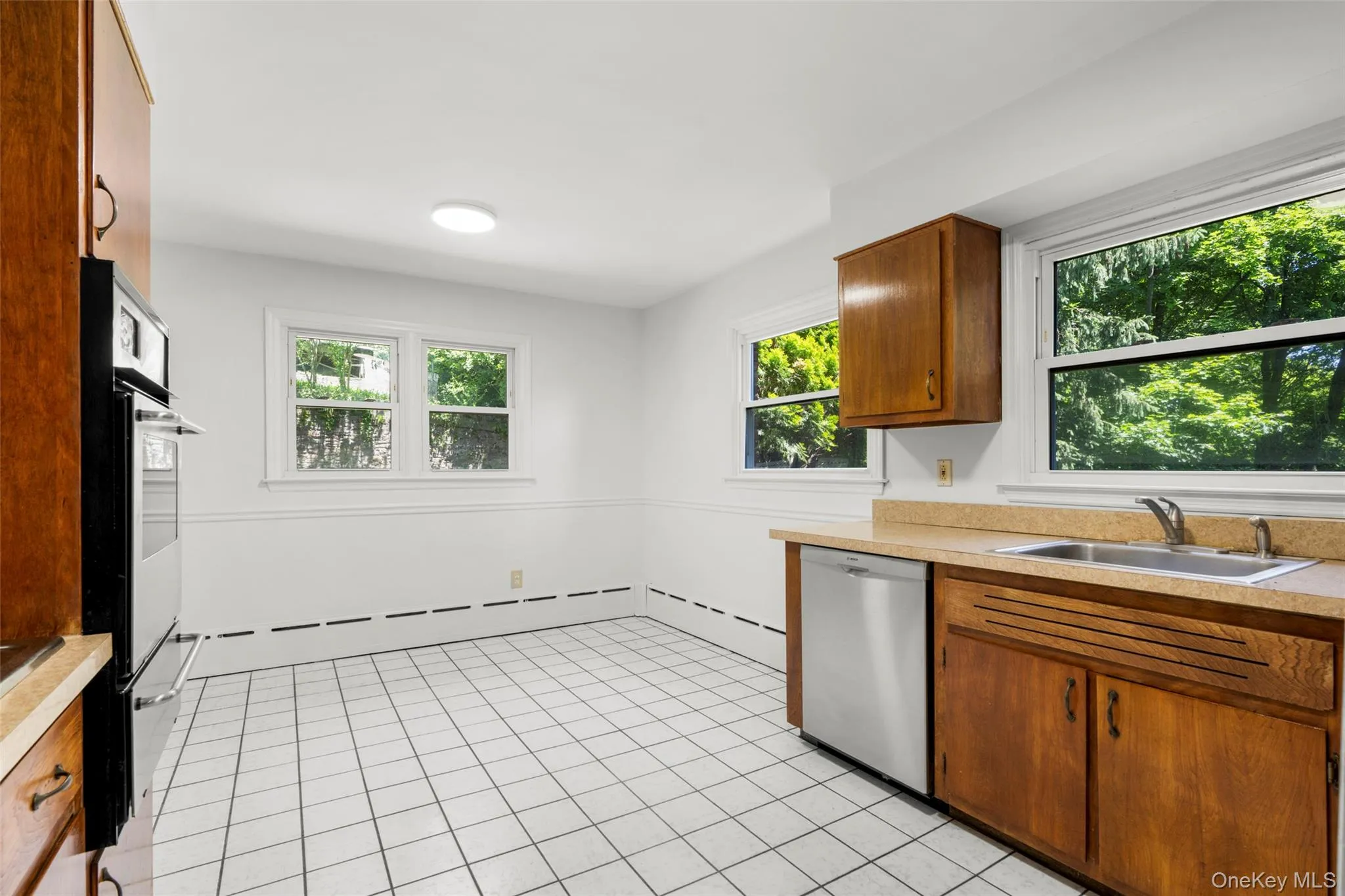 14 Jones Place, White Plains, NY, 3 Bedrooms Bedrooms, 8 Rooms Rooms,2 BathroomsBathrooms,Residential,For Rent,Jones,0,1005927 14 Jones Place, White Plains, NY, 3 Bedrooms Bedrooms, 8 Rooms Rooms,2 BathroomsBathrooms,Residential,For Rent,Jones,0,1005927