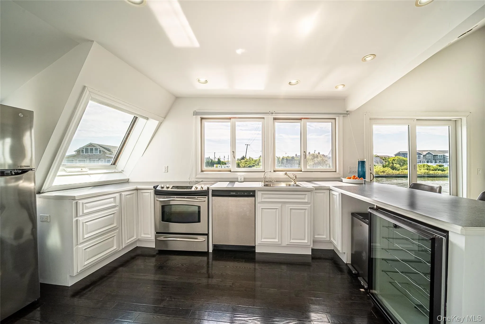 38 Beach Lane, Southampton, NY, 3 Bedrooms Bedrooms, 10 Rooms Rooms,3 BathroomsBathrooms,Residential,For Rent,Beach,0,1005932 38 Beach Lane, Southampton, NY, 3 Bedrooms Bedrooms, 10 Rooms Rooms,3 BathroomsBathrooms,Residential,For Rent,Beach,0,1005932