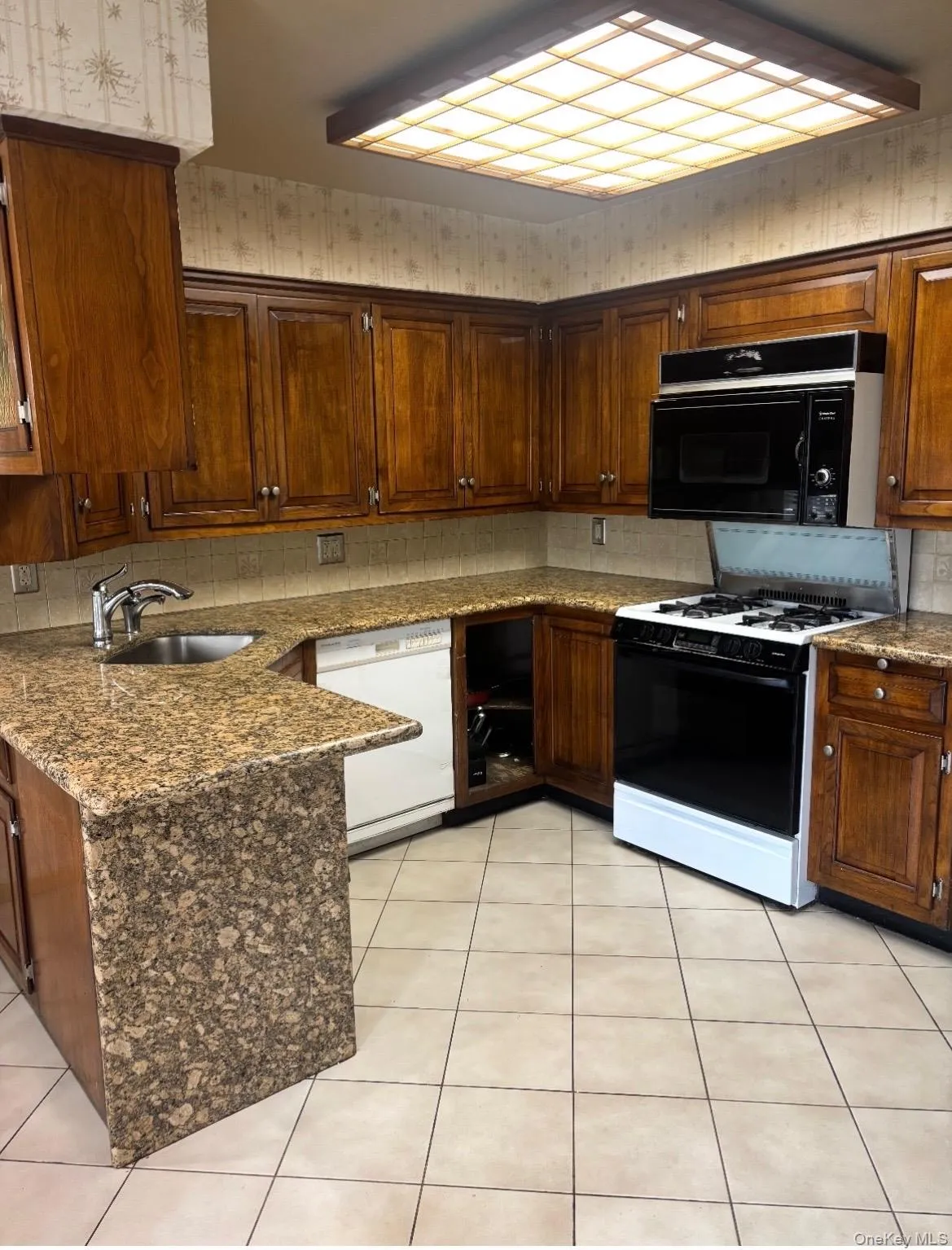 189 Scott Drive, Hempstead, NY, 5 Bedrooms Bedrooms, 7 Rooms Rooms,3 BathroomsBathrooms,Residential,For Rent,Scott,0,1005934 189 Scott Drive, Hempstead, NY, 5 Bedrooms Bedrooms, 7 Rooms Rooms,3 BathroomsBathrooms,Residential,For Rent,Scott,0,1005934