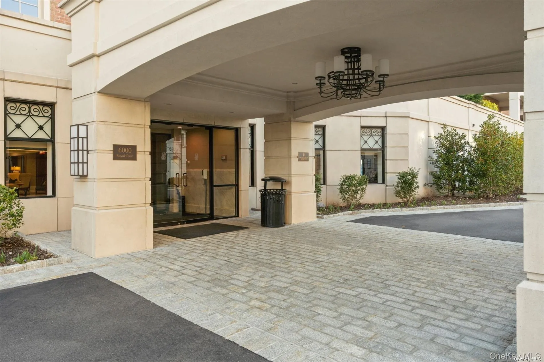 3000 Royal Court, North Hempstead, NY, 2 Bedrooms Bedrooms, 6 Rooms Rooms,2 BathroomsBathrooms,Residential,For Rent,Royal,0,1005939 3000 Royal Court, North Hempstead, NY, 2 Bedrooms Bedrooms, 6 Rooms Rooms,2 BathroomsBathrooms,Residential,For Rent,Royal,0,1005939