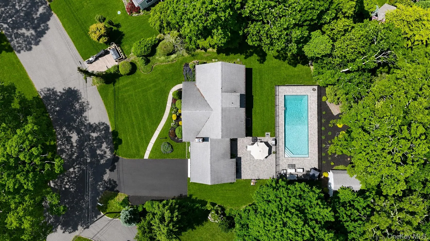 12 Wayne Court, Southampton, NY, 4 Bedrooms Bedrooms, 7 Rooms Rooms,2 BathroomsBathrooms,Residential Lease,For Rent,Wayne,0,1005947 12 Wayne Court, Southampton, NY, 4 Bedrooms Bedrooms, 7 Rooms Rooms,2 BathroomsBathrooms,Residential Lease,For Rent,Wayne,0,1005947