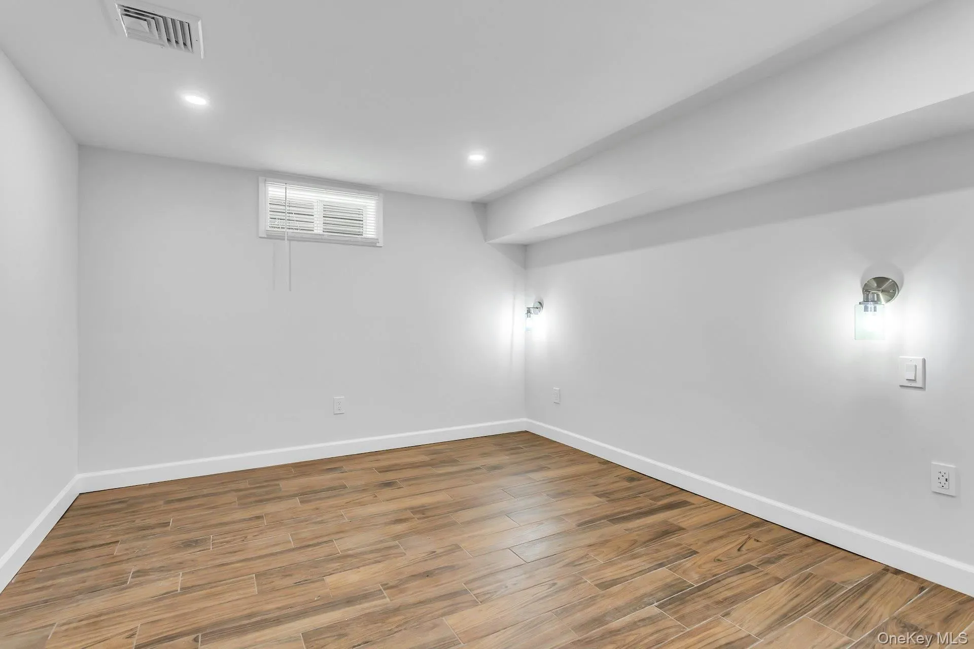 1 Coles, Glen Cove, NY, 2 Bedrooms Bedrooms, 7 Rooms Rooms,1 BathroomBathrooms,Residential,For Rent,Coles,0,1005953 1 Coles, Glen Cove, NY, 2 Bedrooms Bedrooms, 7 Rooms Rooms,1 BathroomBathrooms,Residential,For Rent,Coles,0,1005953