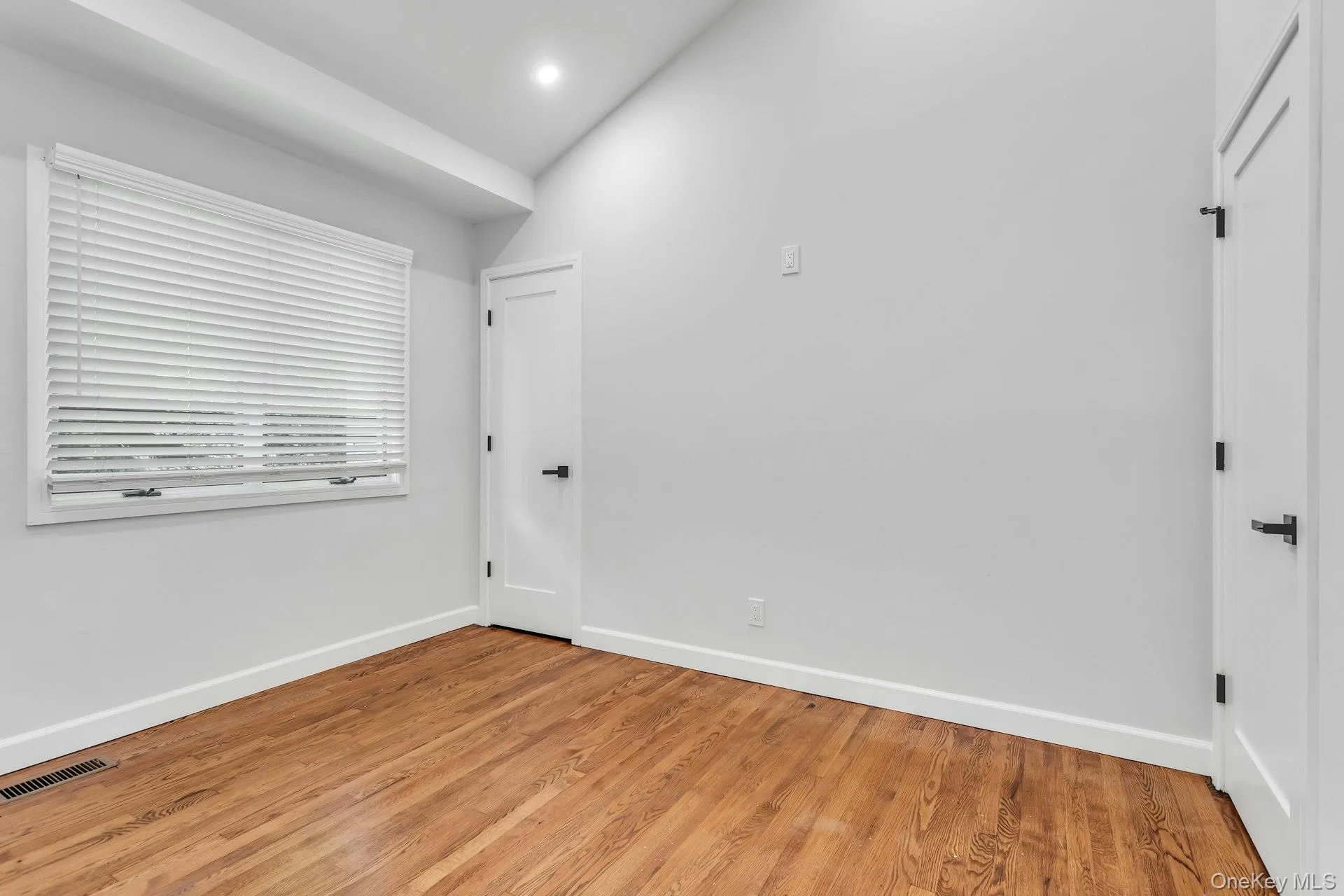 1 Coles, Glen Cove, NY, 2 Bedrooms Bedrooms, 7 Rooms Rooms,1 BathroomBathrooms,Residential,For Rent,Coles,0,1005953 1 Coles, Glen Cove, NY, 2 Bedrooms Bedrooms, 7 Rooms Rooms,1 BathroomBathrooms,Residential,For Rent,Coles,0,1005953
