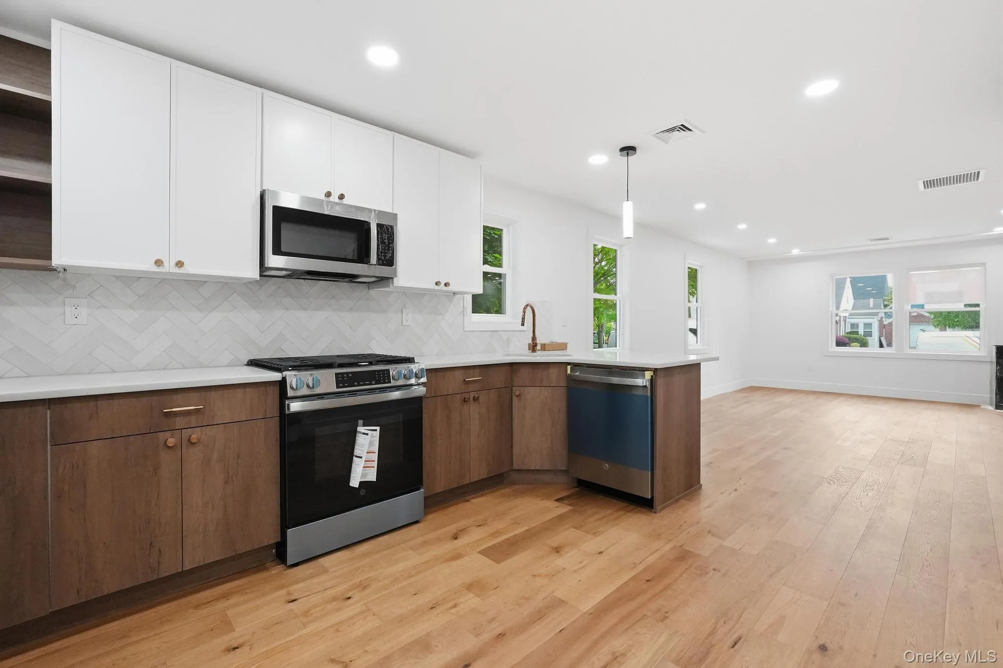 2532 Washington Avenue, Hempstead, NY, 3 Bedrooms Bedrooms, 11 Rooms Rooms,3 BathroomsBathrooms,Residential,For Rent,Washington,0,1005954 2532 Washington Avenue, Hempstead, NY, 3 Bedrooms Bedrooms, 11 Rooms Rooms,3 BathroomsBathrooms,Residential,For Rent,Washington,0,1005954
