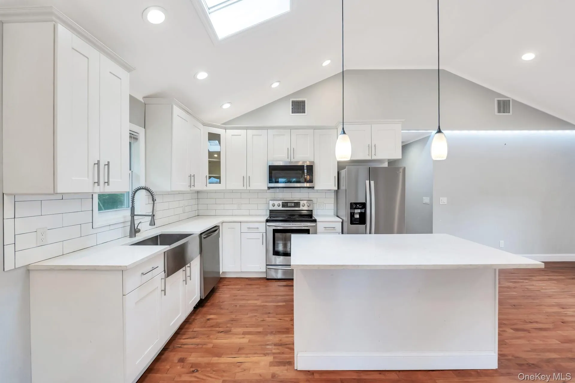 30 Harding Road, Brookhaven, NY, 3 Bedrooms Bedrooms, 6 Rooms Rooms,2 BathroomsBathrooms,Residential,For Rent,Harding,0,1005970 30 Harding Road, Brookhaven, NY, 3 Bedrooms Bedrooms, 6 Rooms Rooms,2 BathroomsBathrooms,Residential,For Rent,Harding,0,1005970