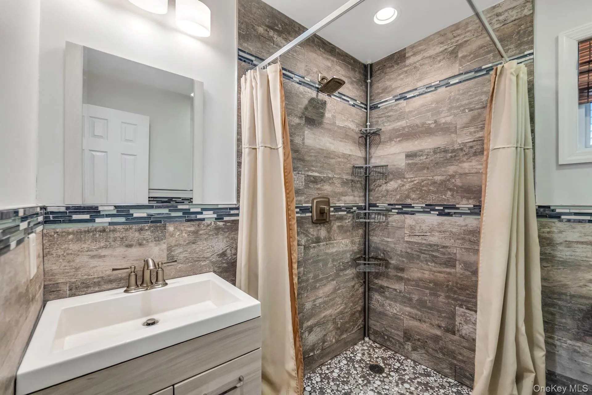30 Harding Road, Brookhaven, NY, 3 Bedrooms Bedrooms, 6 Rooms Rooms,2 BathroomsBathrooms,Residential,For Rent,Harding,0,1005970 30 Harding Road, Brookhaven, NY, 3 Bedrooms Bedrooms, 6 Rooms Rooms,2 BathroomsBathrooms,Residential,For Rent,Harding,0,1005970