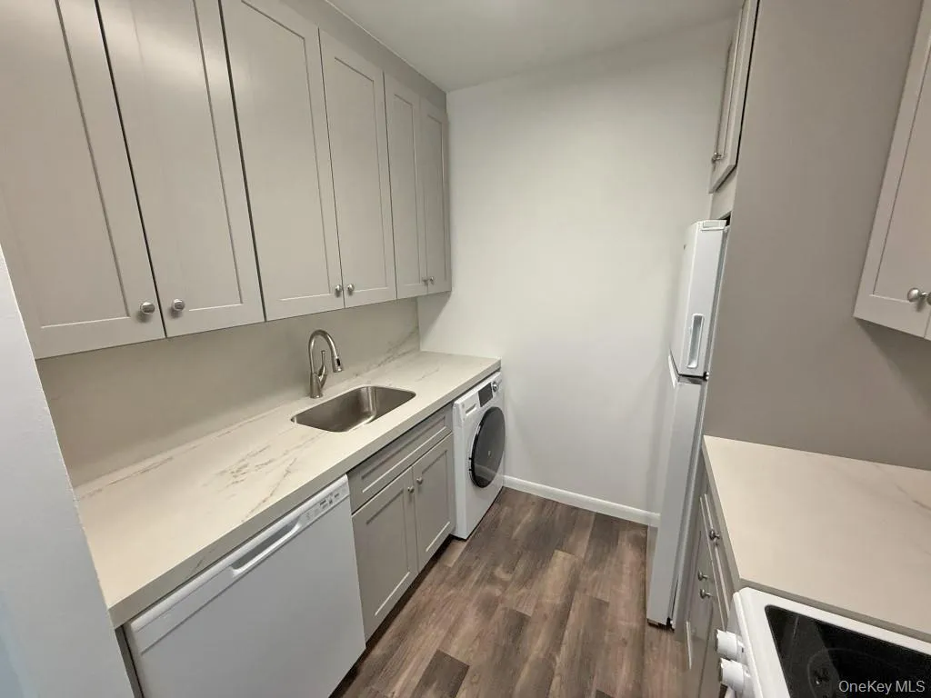 269-10 Grand Central Parkway, New York, NY, 1 Bedroom Bedrooms, 3 Rooms Rooms,1 BathroomBathrooms,Residential,For Rent,Grand Central,0,1005971 269-10 Grand Central Parkway, New York, NY, 1 Bedroom Bedrooms, 3 Rooms Rooms,1 BathroomBathrooms,Residential,For Rent,Grand Central,0,1005971