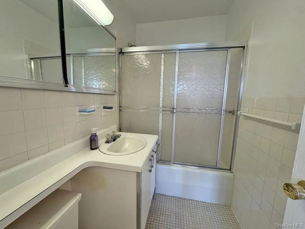 269-10 Grand Central Parkway, New York, NY, 1 Bedroom Bedrooms, 3 Rooms Rooms,1 BathroomBathrooms,Residential,For Rent,Grand Central,0,1005971 269-10 Grand Central Parkway, New York, NY, 1 Bedroom Bedrooms, 3 Rooms Rooms,1 BathroomBathrooms,Residential,For Rent,Grand Central,0,1005971