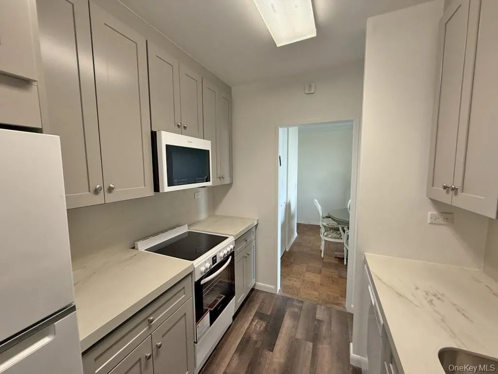 269-10 Grand Central Parkway, New York, NY, 1 Bedroom Bedrooms, 3 Rooms Rooms,1 BathroomBathrooms,Residential,For Rent,Grand Central,0,1005971 269-10 Grand Central Parkway, New York, NY, 1 Bedroom Bedrooms, 3 Rooms Rooms,1 BathroomBathrooms,Residential,For Rent,Grand Central,0,1005971