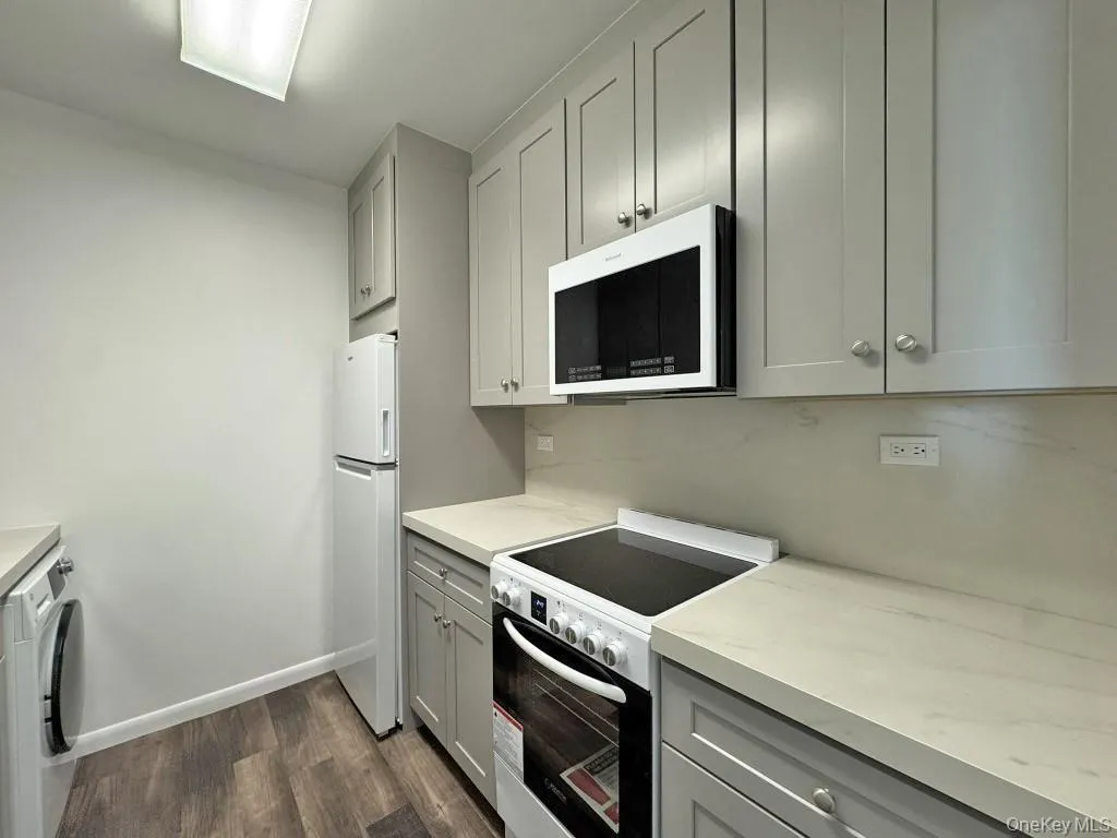 269-10 Grand Central Parkway, New York, NY, 1 Bedroom Bedrooms, 3 Rooms Rooms,1 BathroomBathrooms,Residential,For Rent,Grand Central,0,1005971 269-10 Grand Central Parkway, New York, NY, 1 Bedroom Bedrooms, 3 Rooms Rooms,1 BathroomBathrooms,Residential,For Rent,Grand Central,0,1005971