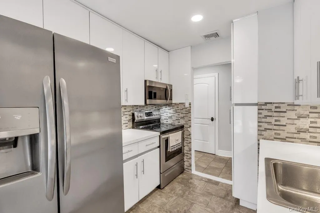49 Miller Avenue, Brookhaven, NY, 3 Bedrooms Bedrooms, 6 Rooms Rooms,1 BathroomBathrooms,Residential,For Rent,Miller,0,1005979 49 Miller Avenue, Brookhaven, NY, 3 Bedrooms Bedrooms, 6 Rooms Rooms,1 BathroomBathrooms,Residential,For Rent,Miller,0,1005979
