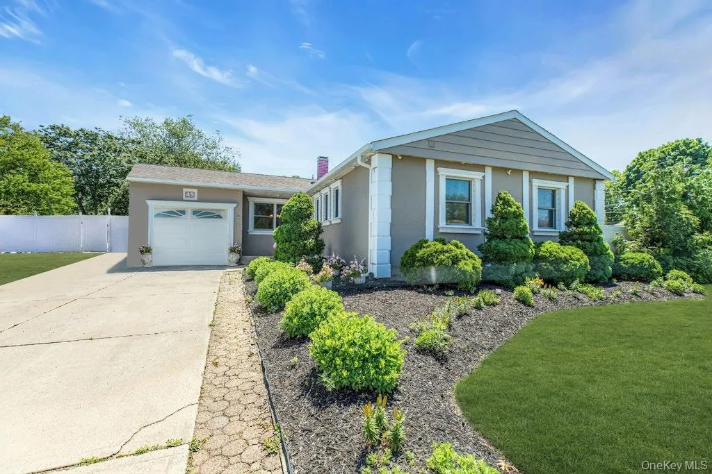 49 Miller Avenue, Brookhaven, NY, 3 Bedrooms Bedrooms, 6 Rooms Rooms,1 BathroomBathrooms,Residential,For Rent,Miller,0,1005979 49 Miller Avenue, Brookhaven, NY, 3 Bedrooms Bedrooms, 6 Rooms Rooms,1 BathroomBathrooms,Residential,For Rent,Miller,0,1005979