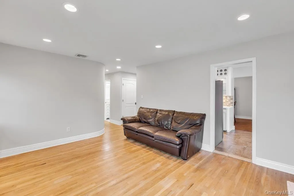 49 Miller Avenue, Brookhaven, NY, 3 Bedrooms Bedrooms, 6 Rooms Rooms,1 BathroomBathrooms,Residential,For Rent,Miller,0,1005979 49 Miller Avenue, Brookhaven, NY, 3 Bedrooms Bedrooms, 6 Rooms Rooms,1 BathroomBathrooms,Residential,For Rent,Miller,0,1005979